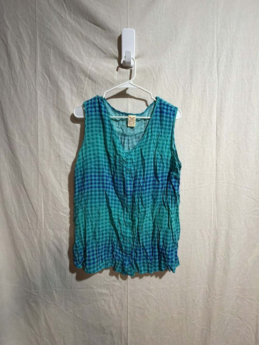Faded Glory Sleeveless Button-Down Tank Top in Aqua/Blue Plaid